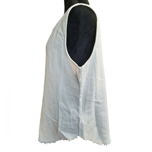 Good Days Only Sleeveless White Pull Over Top Large NWOT - Picture 6 of 10